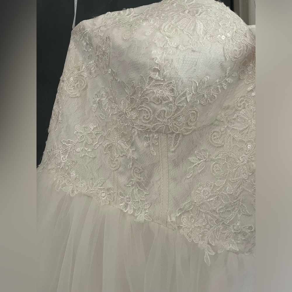 David's Bridal 22W Strapless Wedding Dress with Lace Corset Bodice STYLE# WG3633 - Picture 8 of 15